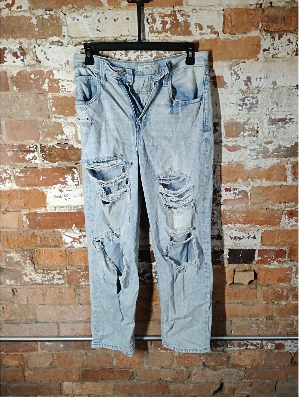 Willow & Root Light washed Ripped Mom Jeans